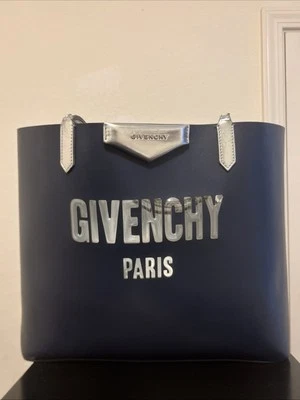 Bolso de hombro Givenchy Antigona con estampado de logotipo de cuero negro extra grande Foto 1 de 4