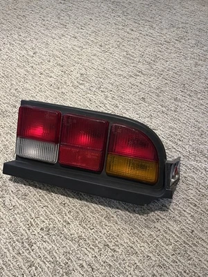 Alfa Romeo Spider Veloce 1986 1990 OEM pasajero luz trasera derecha astillada Foto 1 de 4