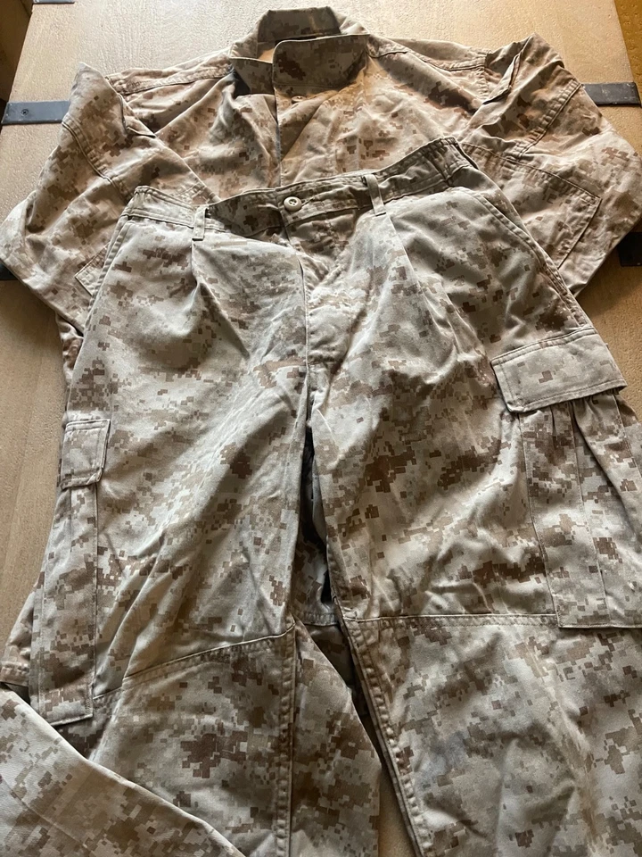USMC UNIFORM - MCCUU - DESERT MARPAT -Set top and trouser  MEDIUM  Regular - Image 1 of 4
