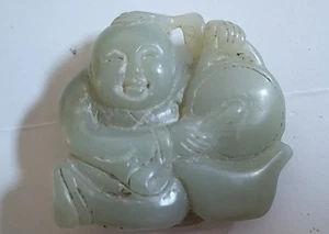 Figura de niño hetian jade gong verde blanco 青白和田玉敲锣童子· t10 - Imagen 1 de 6