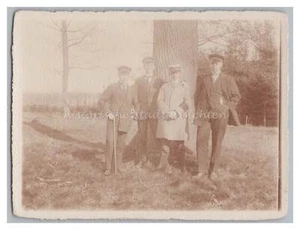 4 Studenten mit Kappe & Mäntel - Studentika - Altes Foto 1920er - Picture 1 of 2
