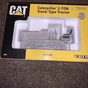 ERTL , CATAPILLAR 2 TON , TRACKED TRACTOR, WITH BOX . - Picture 1 of 6