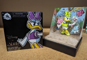 2023 Disney 100 Joe Ledbetter JLED Daisy Duck Green CHASE Variant Vinyl Figurine - Picture 1 of 6