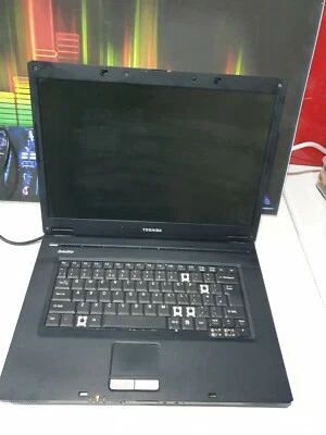 E473 TOSHIBA SATELLITE L30 15.4” INTEL 1gb won't turn on sapres or reapirs - Image 1 of 4