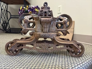 Antiguo carro de hierro fundido Myers heno portador granja granero polea de caída Ashland Ohio - Imagen 1 de 24