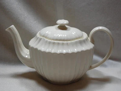 Tetera I. Godinger & Co. diseño acanalado marfil con tapa Foto 1 de 4