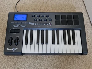 M-Audio AXIOM 25 Semi Weighted USB MIDI Controller Keyboard - Picture 1 of 5