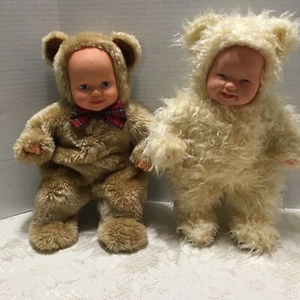 2 Anne Geddes 15 Zoll Babypuppen große Größe in Bären-Outfits - weiß & hellbraun - Bild 1 von 14