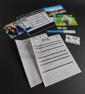 RESIDENT EVIL Welcome to Raccoon City Photo Set Movie Props (0094-8671) - Picture 1 of 3