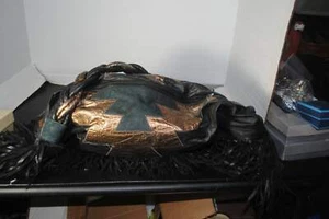 Borsa Fiorenor con frange color nero e oro e tre conchiglie - Foto 1 di 7