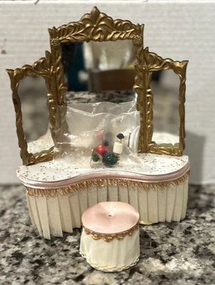 Винтажный миниатюрный стол и табурет для кукольного домика Ideal Petite Princess 1964 - Изображение 1 из 4