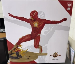 DC Direct Mcfarlane Toys "The Flash" Resin Statue - Bild 1 von 6