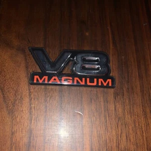 Dodge Ram V8 Magnum guardabarros emblema insignia calcomanía logotipo símbolo fabricante de equipos originales stock genuino - Imagen 1 de 10
