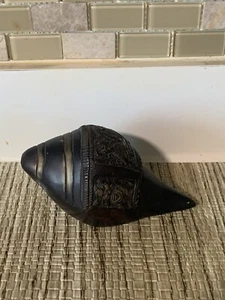 CARCASA DE CARACOLA DE LATÓN DE COLECCIÓN 6"" TIBET ASIÁTICO INSCRIPCIÓN LHAMA RARA USADA EN EXCELENTE ESTADO - Imagen 1 de 7