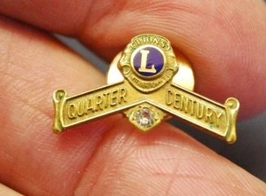 PIN SOLAPA 10K CLUB DE LEONES CUARTO SIGLO VINTAGE - Imagen 1 de 5