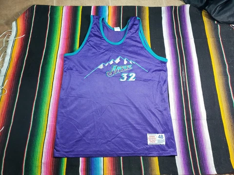 Vintage Hanes NBA Utah Jazz #32 Karl Malone Jersey Shirt Purple 48 Cover