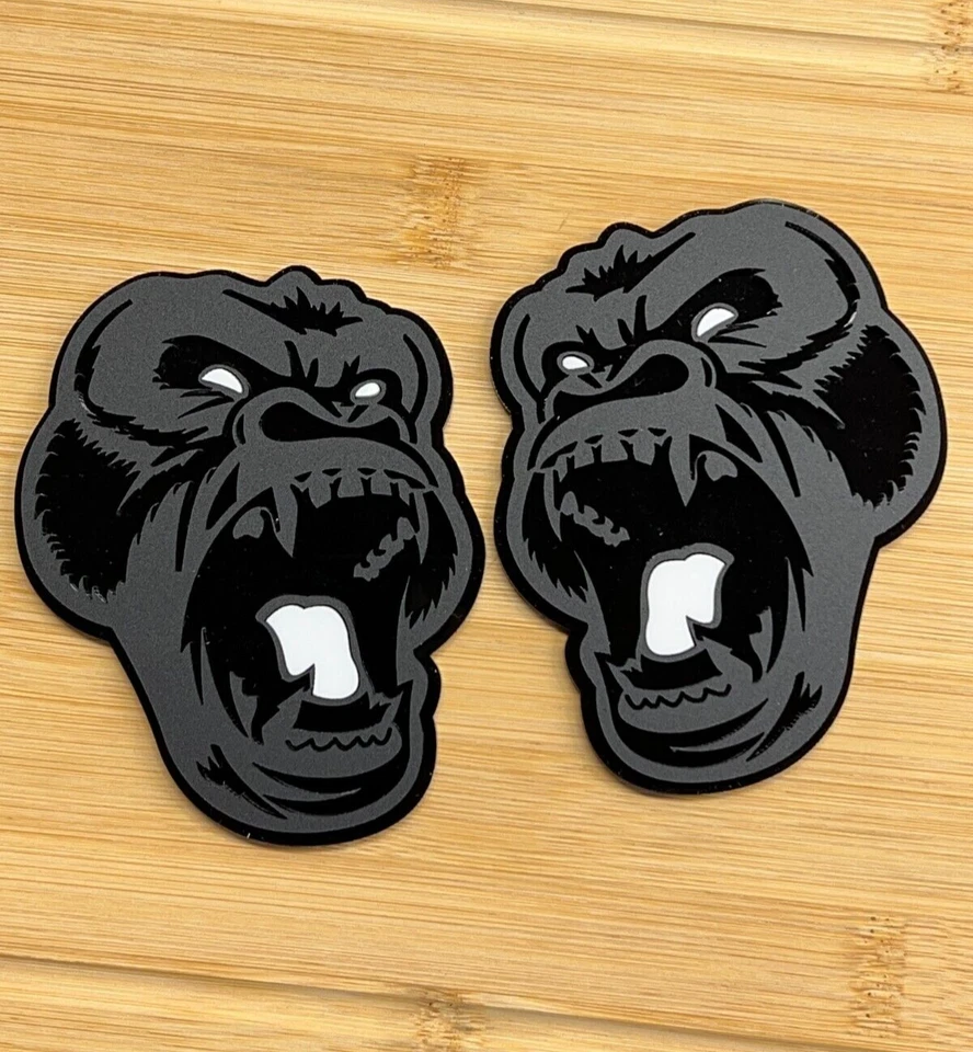 Insignia emblema coche camión Angry Gorilla ojo blanco mate negro/negro paquete personalizado de 2 Foto 1 de 4