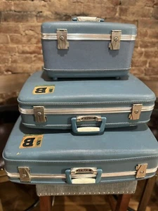 Vintage Ladies series 5310 Suit Case Luggage Set Travel WITH Keys - Picture 1 of 6