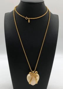 Vintage Joan Rivers Pearl Finish Puffed Heart Pendant Gold Chain Bow Rhinestones - Picture 1 of 6