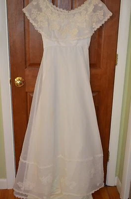 House of Bianchi Ivory Floral Embroidered Sleeveless Wedding Gown & Veil Size 10 - Image 1 of 4