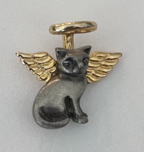Prendedor de solapa de ángel guardián gato peltre vintage de alas tono dorado de CAMCO - Imagen 1 de 3