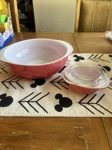 Vintage Pyrex Pink 1-1/2 QT Mixing Bowl And Small Bowl W Lid See Pics - Picture 1 of 4