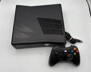 Xbox 360 Slim 4GB Konsole [SIEHE FOTOS; BITTE LESEN] - Bild 1 von 6