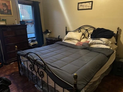 Juego Dormitorio Colchón King Size, Tres Cómodas, Cajones, Madera de Roble Marrón Foto 1 de 4