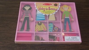 NUEVO EN CAJA Muñecas de Vestir Abby & Emma Magnéticas de Madera 56 Piezas por Melissa & Doug #4940 - Imagen 1 de 7