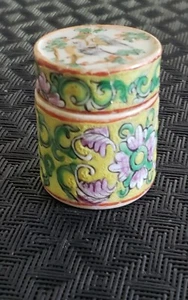 FINE 18TH OR EARLY 19TH CENTURY SIGNED CHINESE SNUFF OPIUM FAMILLE JAUNE JAR - Picture 1 of 11