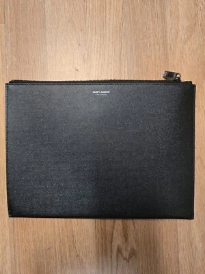 Bolso sin asas Saint Laurent negro piel de becerro guijarro estuche para documentos exclusivo Foto 1 de 4