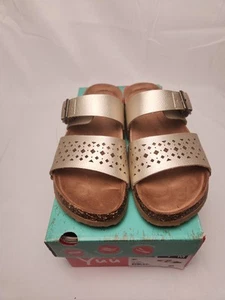 Yuu Womens Poppy Champagne Slip On Buckle Open Toe Flat Slide Sandal Size 7 M - Picture 1 of 7