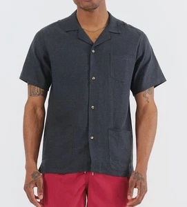 Camisa de viajero de lino Bañista en azul marino para hombre textura grande manga corta precio de venta sugerido por el fabricante $150 - Imagen 1 de 10