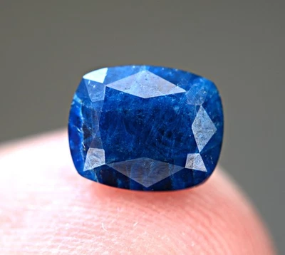 Hermosa piedra preciosa de sodalita de corte superior rara de 1,22 quilates de Afganistán Foto 1 de 4