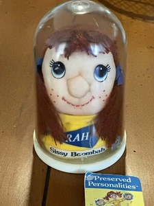 Sissy Boombah Puppe Cheerleader Vintage gelb blau Strumpf Gesicht - Bild 1 von 5