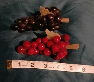 VINTAGE GLASS GRAPES FRUIT BUNCH BLACK GRAPES RED GRAPES - Picture 1 of 7