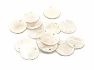 zarte Plättchen aus Perlmutt in vanille 15 mm 20 Stück von Vintageparts - Bild 1 von 1