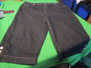 NWOT STYLE & CO WOMENS DENIM CAPRI JEANS DARK BLUE 22W - Picture 1 of 3