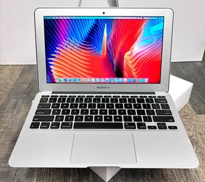 Apple MacBook Air Laptop - 1 YEAR WARRANTY - FREE SHIPPING - FACETIME - WIFI - Afbeelding 1 van 16