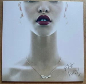 FKA Twigs - EP2 12" HAND SIGNED VINYL AUTOGRAPHED - Picture 1 of 6