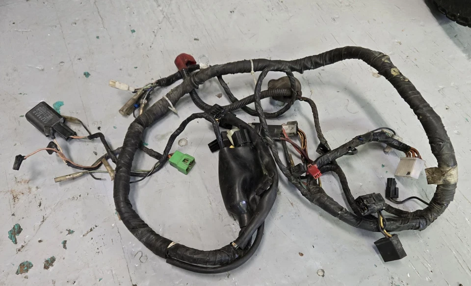 Arnés de cableado OEM SUZUKI GSXR750 1988-1990 36610-17C01 Foto 1 de 4