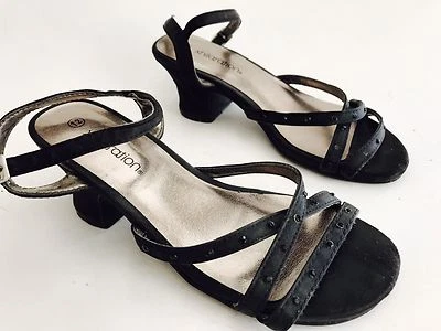 Sandalias de vestir Xhilaration para niñas talla 12 zapatos tacones correa al tobillo negras Foto 1 de 4