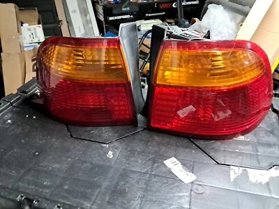 Honda Civic 1999-2000 4 puertas sedán conjunto de luces traseras exteriores fabricante de equipos originales de fábrica L+R Foto 1 de 4
