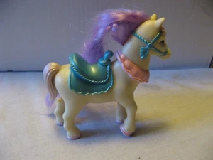 Fisher Price Once Upon a Dream liebevolle Familie Puppenhaus weiß Royal Pony Pferd - Bild 1 von 4