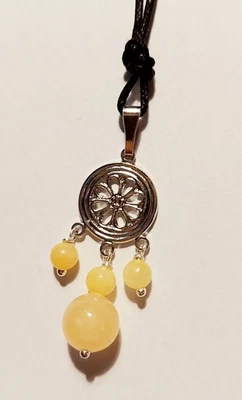 Ciondolo in argento 925 con pietre giada gialla naturale da 8 e 4 mm per chakra - Immagine 1 di 4