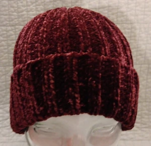 Women's OS Divided H&M Burgundy Ribbed Super Soft Beanie Hat Cap - Picture 1 of 7