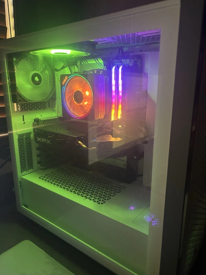 Configuración completa de PC para juegos Foto 1 de 4