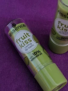 3x essence fruit kiss caring lip balm Limette Lippenpflege Balsam 10% Mandelöl - Bild 1 von 6