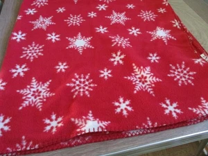 maroon fleece winter blanket snowflakes 50 x 58 - Picture 1 of 3