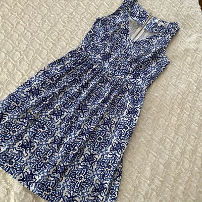 Vestido Milly Griego Azulejo 4 Azul Blanco Estampado Ajuste Acampanado Banvin Cuello en V Cóctel Foto 1 de 4